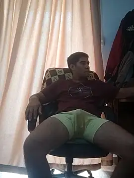 estudiante69 online show from January 12, 2025, 7:53 pm