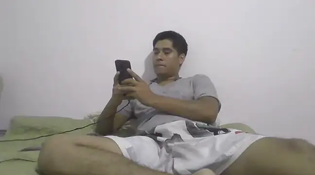 estudiante69 online show from February 24, 2025, 12:20 am