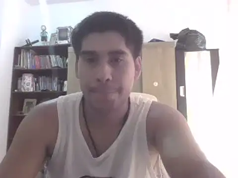 estudiante69 online show from February 28, 2025, 4:31 pm