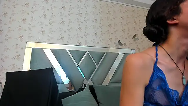 Snapshot of Queenjenn__ chatting on December 11, 2024, 2:33 pm Queenjenn online show from December 11, 2024, 2:33 pm