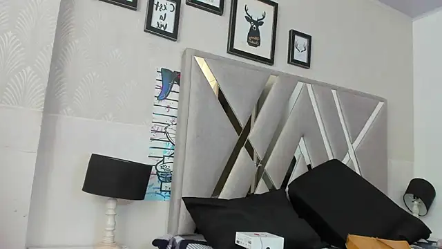Snapshot of Queenjenn__ chatting on January 25, 2025, 7:28 pm Queenjenn online show from January 25, 2025, 7:28 pm