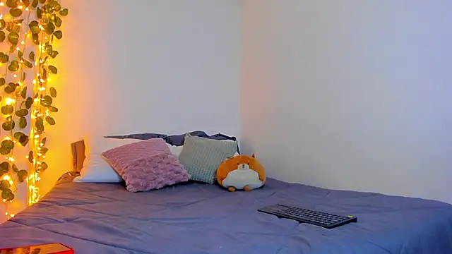 emillyhills online show from January 31, 2025, 7:50 am