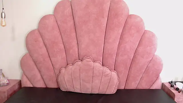 Candy Bony online show from December 13, 2024, 3:43 pm