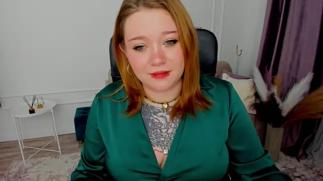 MoonLghte online show from February 6, 2025, 1:38 am