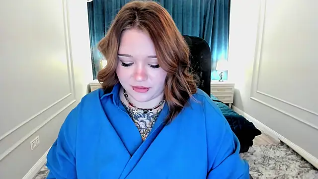 MoonLghte online show from February 6, 2025, 8:02 pm