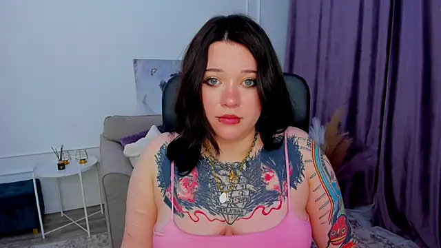 MoonLghte online show from February 24, 2025, 3:42 pm