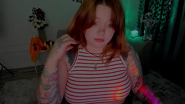 MoonLghte online show from October 11, 2025, 8:07 pm