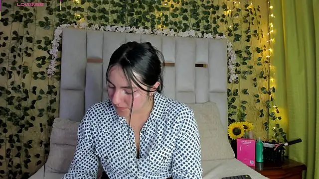 Snapshot of jenifer__power10 chatting on March 8, 2025, 1:14 pm jenifer power10 online show from March 8, 2025, 1:14 pm
