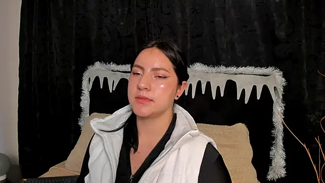 jenifer  power10 online show from December 4, 2025, 7:33 pm