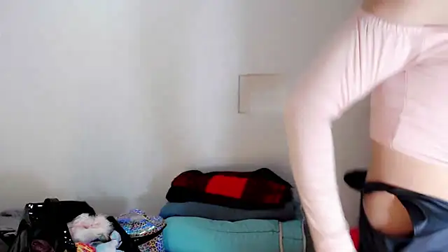 Snapshot of Oxana-Novikov chatting on October 13, 2025, 9:59 pm Oxana-Novikov online show from October 13, 2025, 9:59 pm