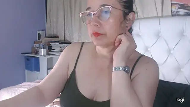 maturepriscila online show from February 3, 2025, 6:17 pm