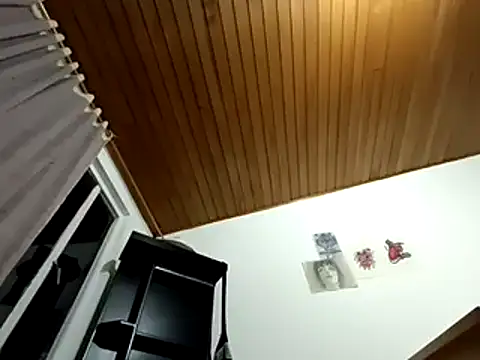 Snapshot of Nicky_smith__ chatting on December 2, 2024, 1:36 am Nicky smith online show from December 2, 2024, 1:36 am