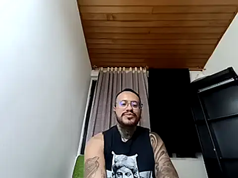 Snapshot of Nicky_smith__ chatting on December 2, 2024, 4:42 am Nicky smith online show from December 2, 2024, 4:42 am