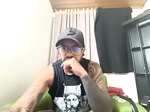 Snapshot of Nicky_smith__ chatting on December 5, 2024, 11:18 pm Nicky smith online show from December 5, 2024, 11:18 pm