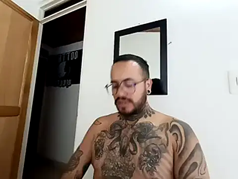 Snapshot of Nicky_smith__ chatting on December 6, 2024, 2:24 am Nicky smith online show from December 6, 2024, 2:24 am