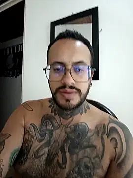 Snapshot of Nicky_smith__ chatting on December 13, 2024, 2:43 am Nicky smith online show from December 13, 2024, 2:43 am