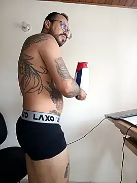 Snapshot of Nicky_smith__ chatting on December 14, 2024, 4:52 pm Nicky smith online show from December 14, 2024, 4:52 pm