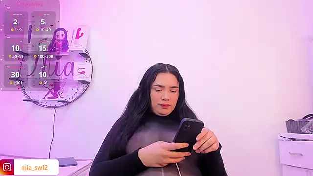 mia johns  online show from October 25, 2025, 5:26 am