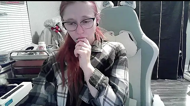 Snapshot of LilyFoxxx chatting on January 13, 2025, 4:18 am LilyFoxxx online show from January 13, 2025, 4:18 am