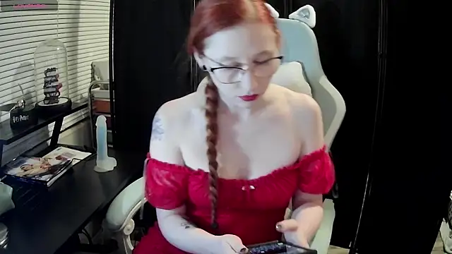 Snapshot of LilyFoxxx chatting on February 7, 2025, 4:06 am LilyFoxxx online show from February 7, 2025, 4:06 am