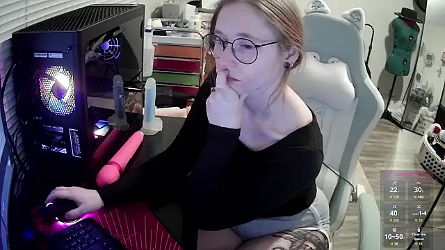 Snapshot of LilyFoxxx chatting on February 2, 2026, 6:12 am LilyFoxxx online show from February 2, 2026, 6:12 am