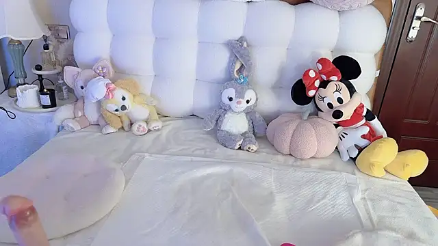 Unique-yiyi online show from January 8, 2025, 6:31 pm