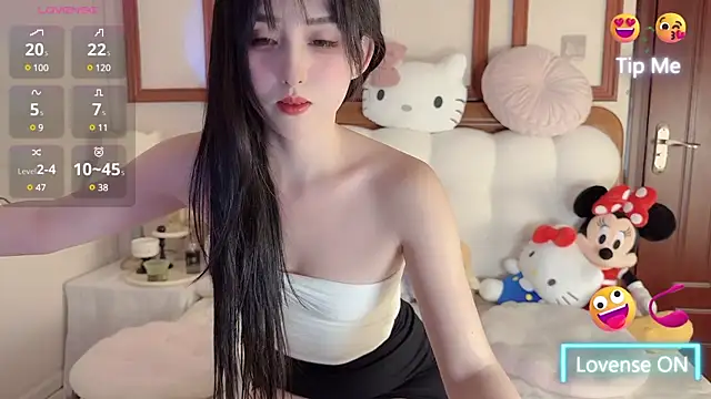 Unique-yiyi online show from January 22, 2025, 6:52 pm