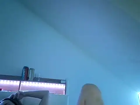 nicole77745 online show from March 11, 2026, 4:02 pm