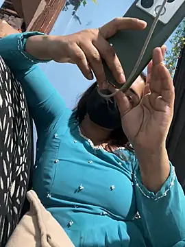 Black Glow online show from February 9, 2025, 10:09 am