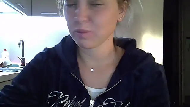 Snapshot of Lucky_Anna chatting on October 2, 2025, 7:10 pm Lucky Anna online show from October 2, 2025, 7:10 pm