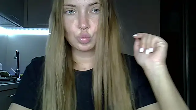 Snapshot of Lucky_Anna chatting on December 18, 2025, 9:43 pm Lucky Anna online show from December 18, 2025, 9:43 pm