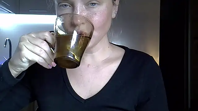 Snapshot of Lucky_Anna chatting on February 10, 2026, 9:41 pm Lucky Anna online show from February 10, 2026, 9:41 pm