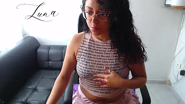 Snapshot of Lunavega1 chatting on November 19, 2025, 4:51 pm Lunavega1 online show from November 19, 2025, 4:51 pm