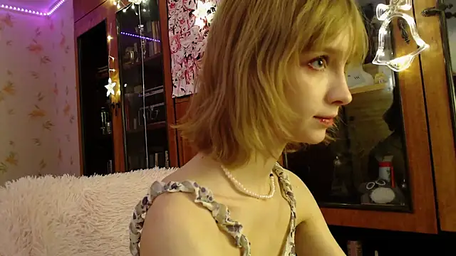 cloudgirrl online show from January 10, 2025, 10:15 pm