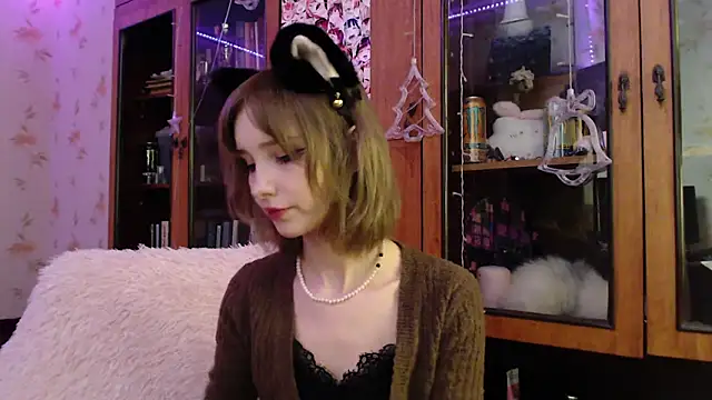 cloudgirrl online show from January 18, 2025, 8:09 pm