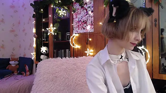 cloudgirrl online show from February 26, 2025, 9:58 pm