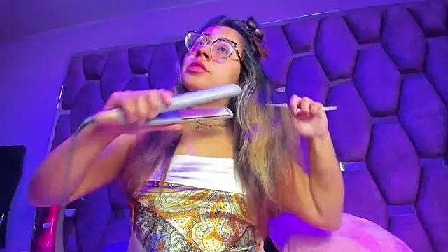 Freya Miller  online show from November 13, 2025, 3:38 am