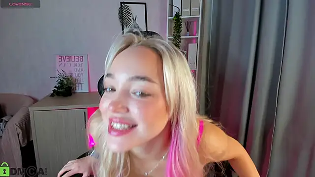 Christy Little online show from November 13, 2025, 12:53 am