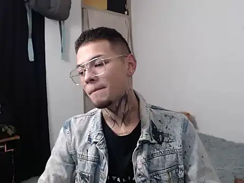 Snapshot of MarceloMilk chatting on September 13, 2025, 3:06 am MarceloMilk online show from September 13, 2025, 3:06 am