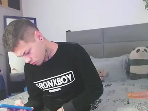 Snapshot of MarceloMilk chatting on October 4, 2025, 5:05 am MarceloMilk online show from October 4, 2025, 5:05 am