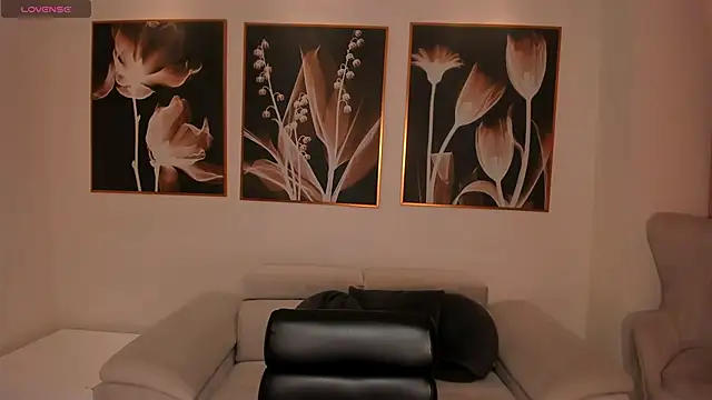 Snapshot of AlinaKravitz chatting on February 6, 2026, 12:08 pm AlinaKravitz online show from February 6, 2026, 12:08 pm