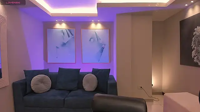 Snapshot of AlinaKravitz chatting on February 18, 2026, 12:23 pm AlinaKravitz online show from February 18, 2026, 12:23 pm