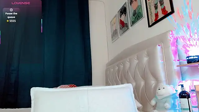 lunalovedoll  online show from April 6, 2026, 7:59 pm