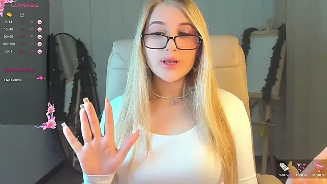 Snapshot of Evacadooo chatting on December 22, 2024, 5:34 am Evacadooo online show from December 22, 2024, 5:34 am