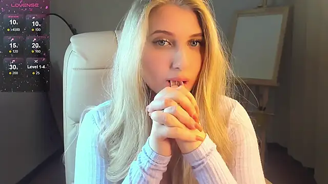 Snapshot of Evacadooo chatting on January 12, 2025, 11:50 am Evacadooo online show from January 12, 2025, 11:50 am