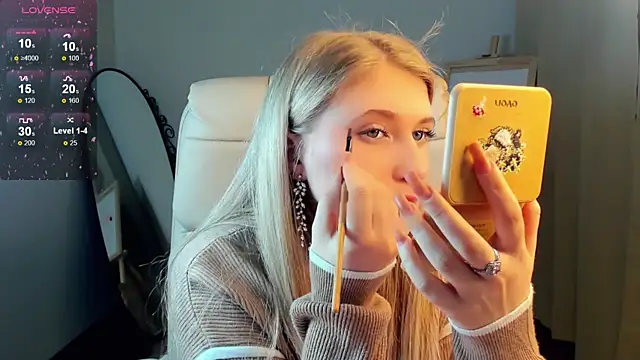 Snapshot of Evacadooo chatting on January 24, 2025, 2:07 am Evacadooo online show from January 24, 2025, 2:07 am