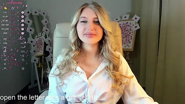 Snapshot of Evacadooo chatting on February 18, 2025, 5:53 am Evacadooo online show from February 18, 2025, 5:53 am