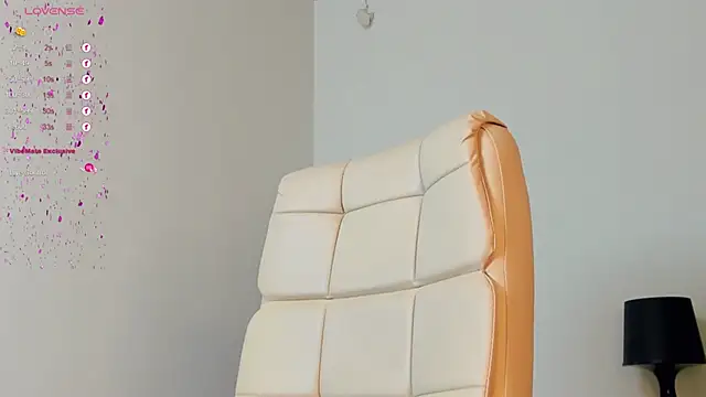 Snapshot of Evacadooo chatting on February 22, 2025, 5:34 am Evacadooo online show from February 22, 2025, 5:34 am