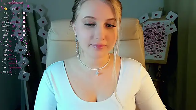 Snapshot of Evacadooo chatting on February 24, 2025, 5:22 am Evacadooo online show from February 24, 2025, 5:22 am