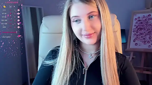 Snapshot of Evacadooo chatting on March 1, 2025, 2:59 am Evacadooo online show from March 1, 2025, 2:59 am